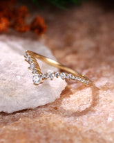 WILLA Round Cut Alternating Sizes Moissanite Curved Wedding Band